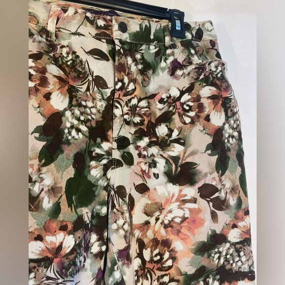 Gloria Vanderbilt "Amanda" High Waisted Straight Leg Floral Patterned Jean Pants - Picture 2 of 12